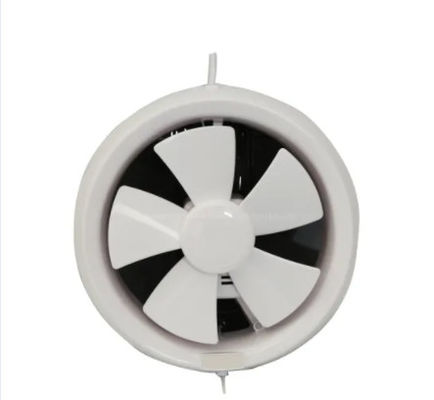 Centrifuge ventilator van witte kunststof voor de wand van een badkamer met een ronde vorm